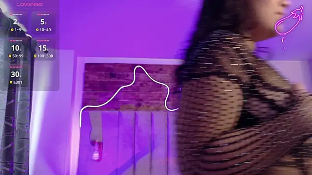 Snapshot of Emma_visconti chatting on 10.28.25 Emma visconti online show from 10.28.25