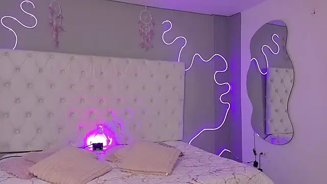 Snapshot of Emma_visconti chatting on 11.26.25 Emma visconti online show from 11.26.25