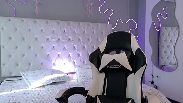 Snapshot of Emma_visconti chatting on 11.30.25 Emma visconti online show from 11.30.25