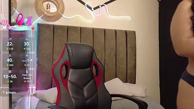 Snapshot of Emma_visconti chatting on 12.14.25 Emma visconti online show from 12.14.25