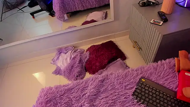 Mia Valentine  online show from 04.20.26