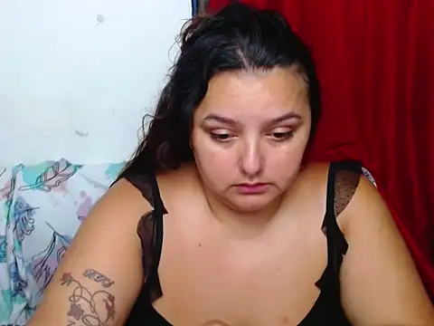 Snapshot of KeilyHall chatting on 10.29.25 KeilyHall online show from 10.29.25