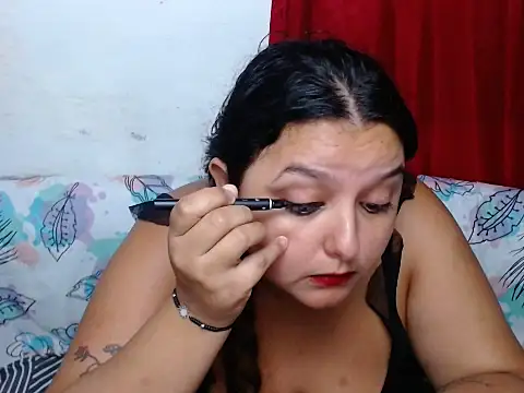 Snapshot of KeilyHall chatting on 11.25.25 KeilyHall online show from 11.25.25