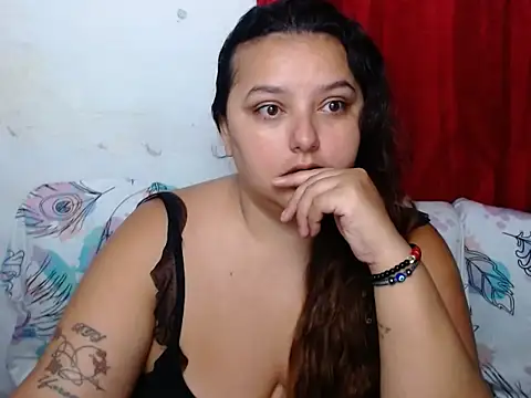 Snapshot of KeilyHall chatting on 12.02.25 KeilyHall online show from 12.02.25