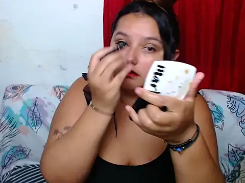 Snapshot of KeilyHall chatting on 12.05.25 KeilyHall online show from 12.05.25