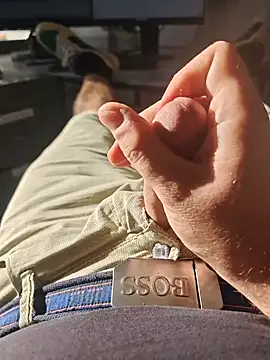 Snapshot of stunning_stallion chatting on 09.12.25 stunning stallion online show from 09.12.25