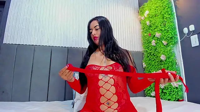 Snapshot of Skarlett_hot_ chatting on 11.22.25 Skarlett hot online show from 11.22.25