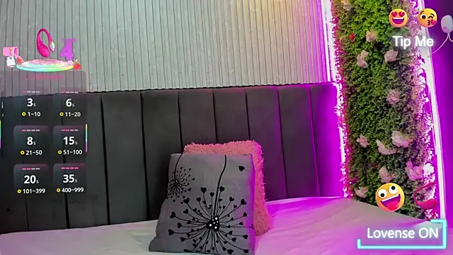 Snapshot of Skarlett_hot_ chatting on 11.28.25 Skarlett hot online show from 11.28.25