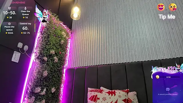 Snapshot of Skarlett_hot_ chatting on 12.15.25 Skarlett hot online show from 12.15.25