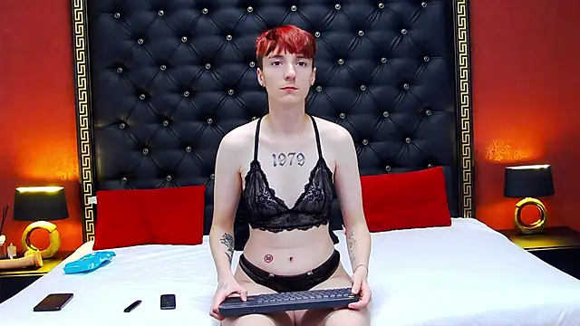 Snapshot of Luna_Devil_ chatting on 11.05.25 Luna Devil online show from 11.05.25