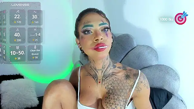 Snapshot of michell_danna chatting on 10.30.25 michell danna online show from 10.30.25