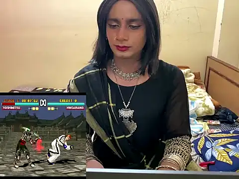 Snapshot of LuvLayla chatting on 12.20.25 LuvLayla online show from 12.20.25