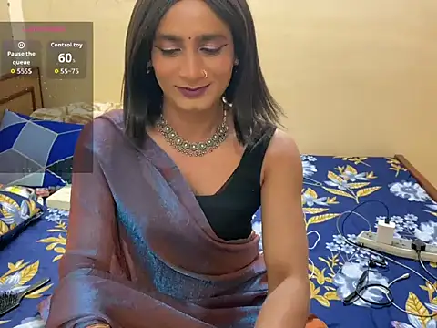 LuvLayla online show from 04.10.26