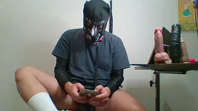 Maskpor2022 online show from 11.28.25