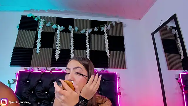  leda swan  online show from 05.29.26