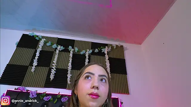  leda swan  online show from 07.08.26