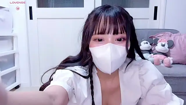YURi luv online show from 10.05.25