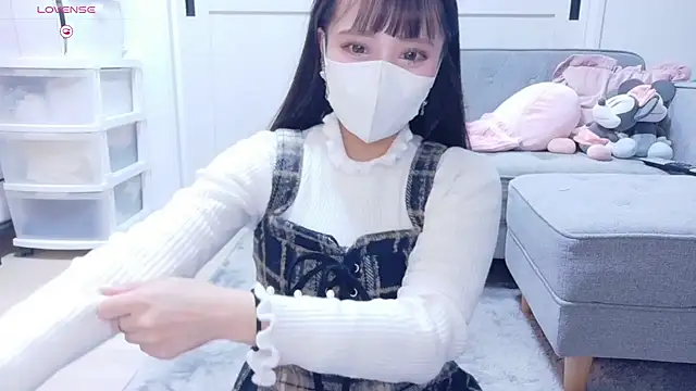 YURi luv online show from 11.16.25