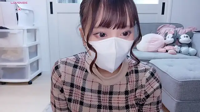 YURi luv online show from 12.15.25