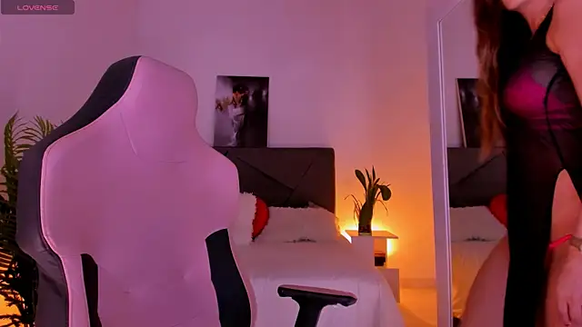 gianaliann  online show from 05.12.26