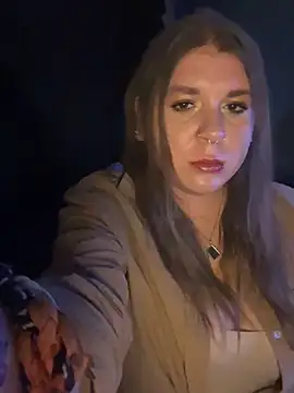 Snapshot of adventuresinsky chatting on 11.12.25 adventuresinsky online show from 11.12.25