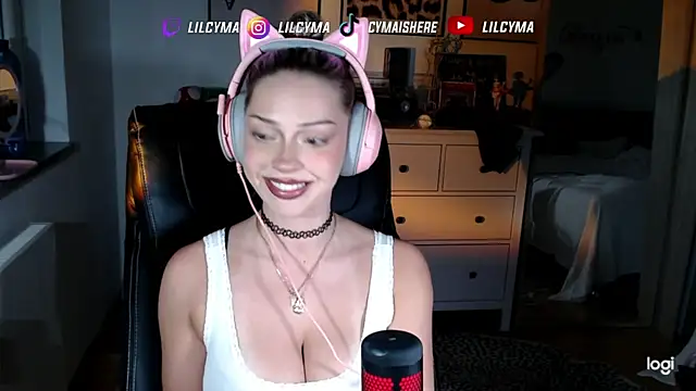 Snapshot of cymaishere chatting on 09.30.25 cymaishere online show from 09.30.25