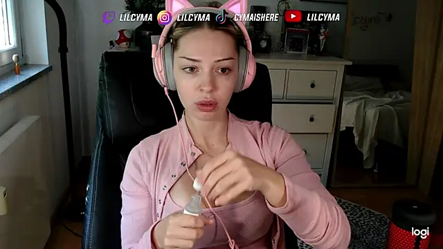 Snapshot of cymaishere chatting on 10.03.25 cymaishere online show from 10.03.25