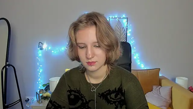 Snapshot of Hailey_Foxy chatting on 10.01.25 Hailey Foxy online show from 10.01.25