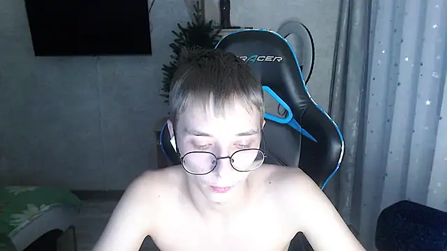 glasses cat online show from 01.16.26