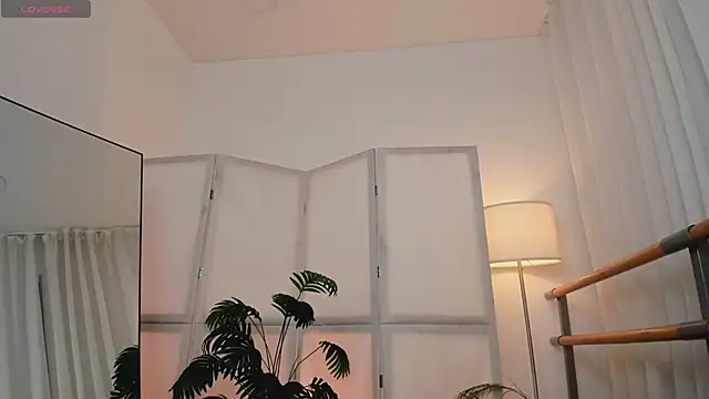 Lina Glow online show from 01.15.26