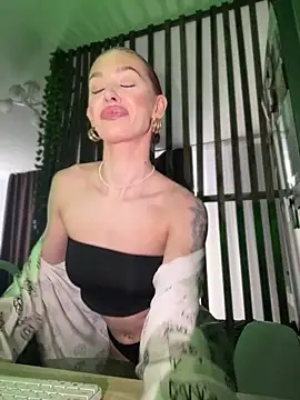 Snapshot of LittleFox___ chatting on 02.24.26 LittleFox online show from 02.24.26