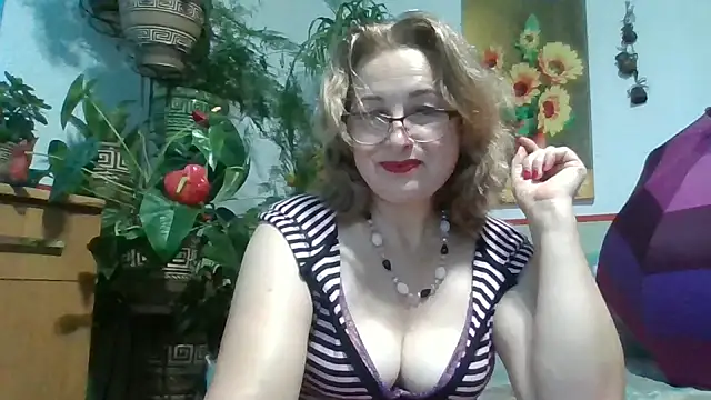 Snapshot of ZhannaLove480 chatting on 09.22.25 ZhannaLove480 online show from 09.22.25