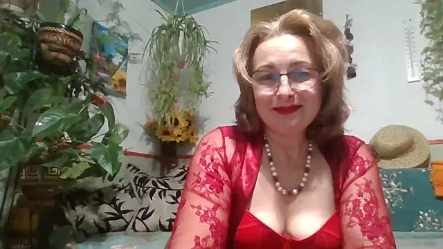 Snapshot of ZhannaLove480 chatting on 11.18.25 ZhannaLove480 online show from 11.18.25