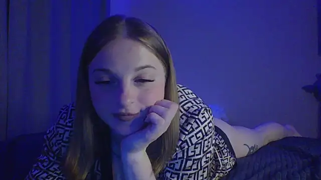 Snapshot of Star_Girlish chatting on 10.03.25 Star Girlish online show from 10.03.25