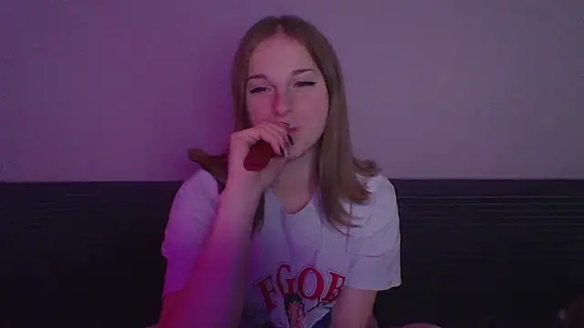 Snapshot of Star_Girlish chatting on 10.30.25 Star Girlish online show from 10.30.25