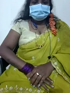 Snapshot of Silk_Smitha_27 chatting on 12.17.25 Silk Smitha 27 online show from 12.17.25