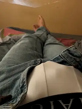 Snapshot of Normalludo0202 chatting on 11.11.25 Normalludo0202 online show from 11.11.25