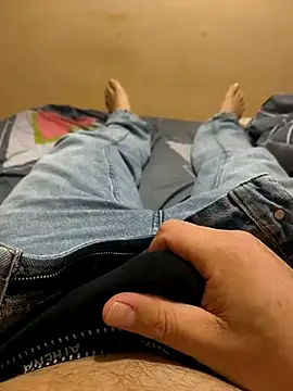 Snapshot of Normalludo0202 chatting on 11.13.25 Normalludo0202 online show from 11.13.25