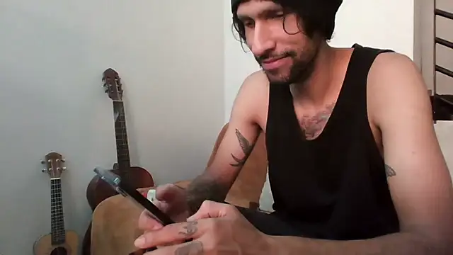 Snapshot of Alejandro92_cali chatting on 06.18.26 Alejandro92 cali online show from 06.18.26