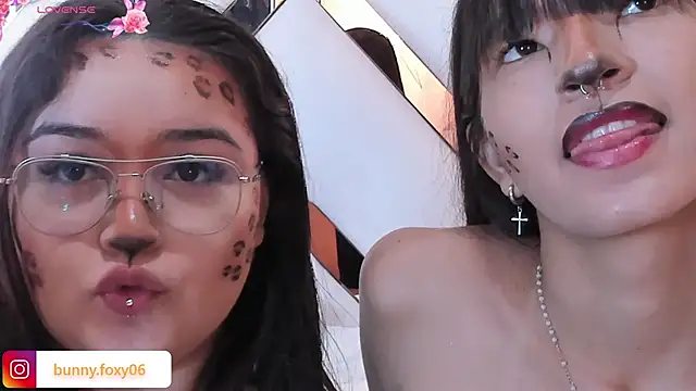 Snapshot of foxybunny chatting on 11.18.25 foxybunny online show from 11.18.25