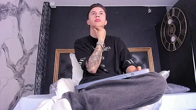 liaamsmiith  online show from 09.29.25