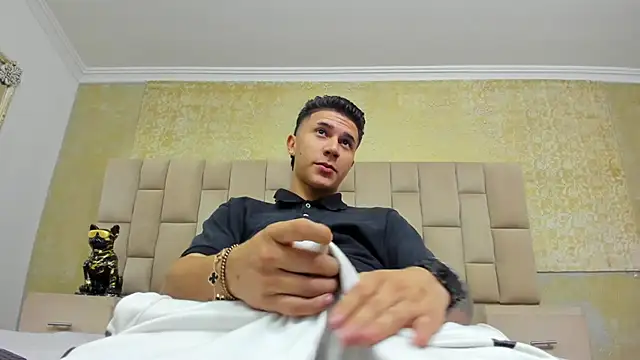 liaamsmiith  online show from 11.16.25