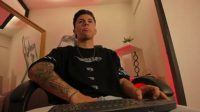 liaamsmiith  online show from 02.12.26