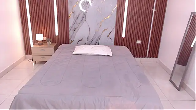 Snapshot of shena_nomy1 chatting on 12.17.25 shena nomy1 online show from 12.17.25