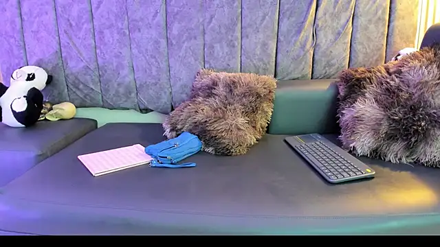 Snapshot of Rowan_Mills chatting on 10.04.25 Rowan Mills online show from 10.04.25