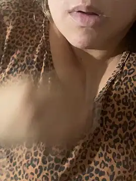 Snapshot of bruna438 chatting on 11.15.25 bruna438 online show from 11.15.25