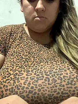 Snapshot of bruna438 chatting on 11.17.25 bruna438 online show from 11.17.25