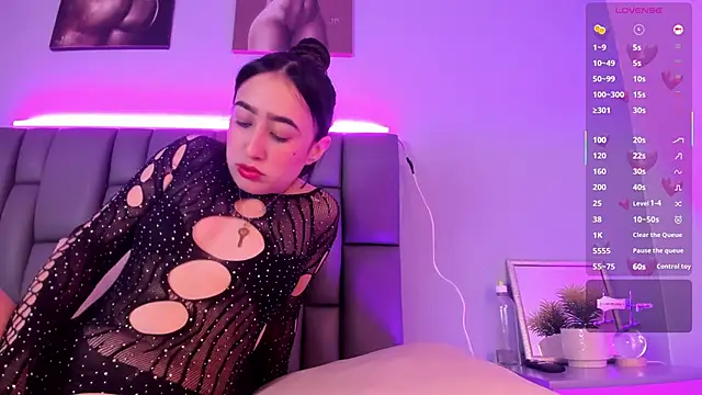 Niicolle Evanss online show from 09.13.25