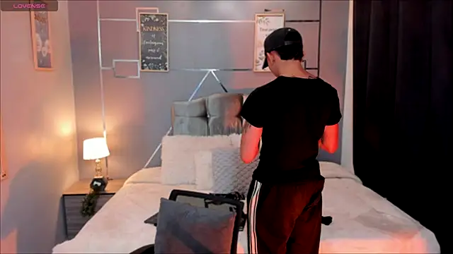 oliver mr  online show from 11.22.25