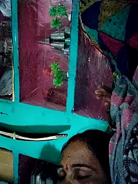 Snapshot of Pooja750 chatting on 10.30.25 Pooja750 online show from 10.30.25